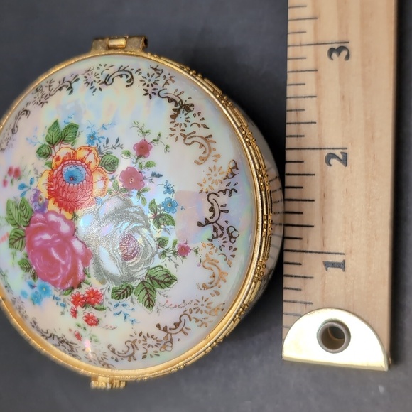 Vintage Floral Hand-painted Small Round Lidded Porcelain Trinket Box. - Picture 9 of 9